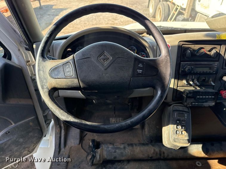 image for item EG7960 2009 International 4400 utility / service truck