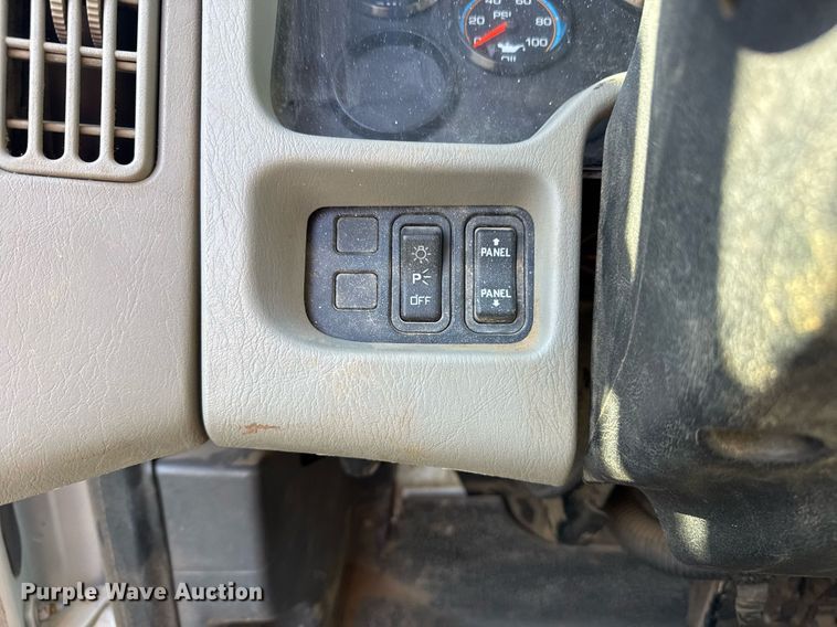 image for item EG7960 2009 International 4400 utility / service truck