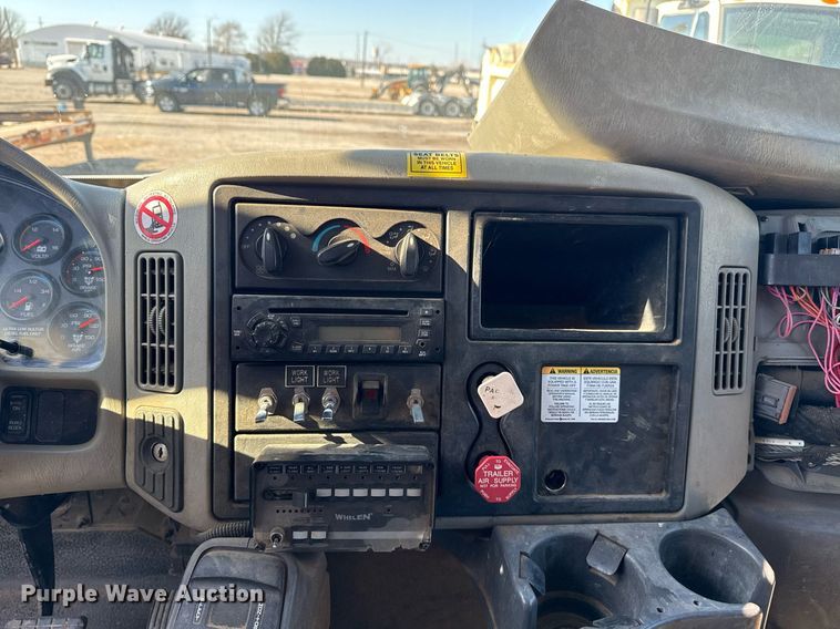 image for item EG7960 2009 International 4400 utility / service truck