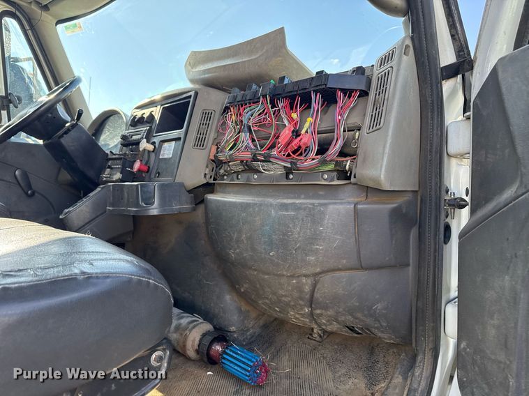 image for item EG7960 2009 International 4400 utility / service truck