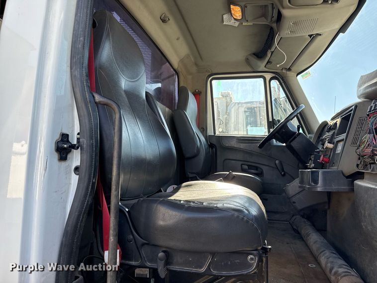 image for item EG7960 2009 International 4400 utility / service truck