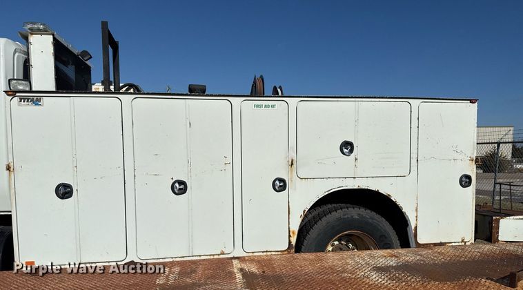 image for item EG7961 2009 International 4400 utility / service truck