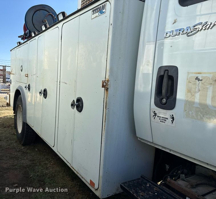 image for item EG7961 2009 International 4400 utility / service truck