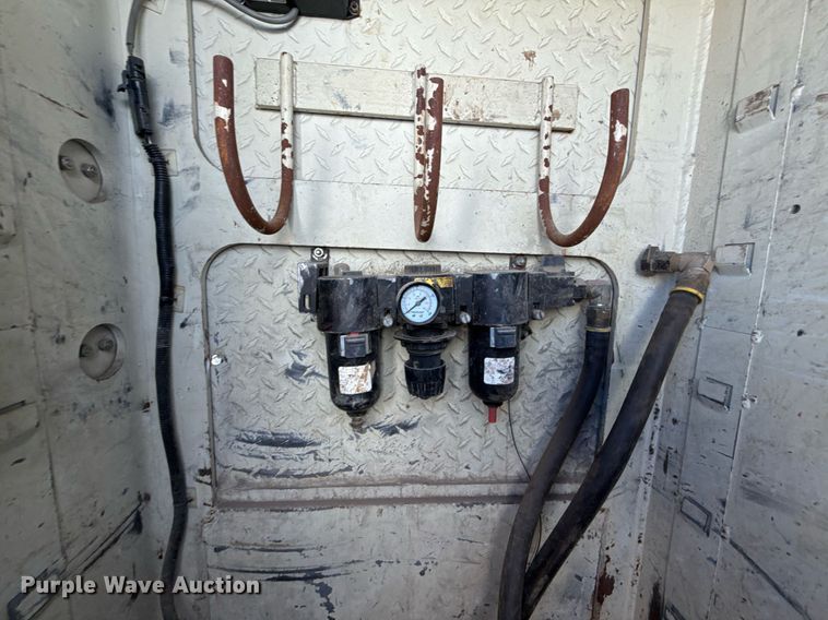 image for item EG7961 2009 International 4400 utility / service truck