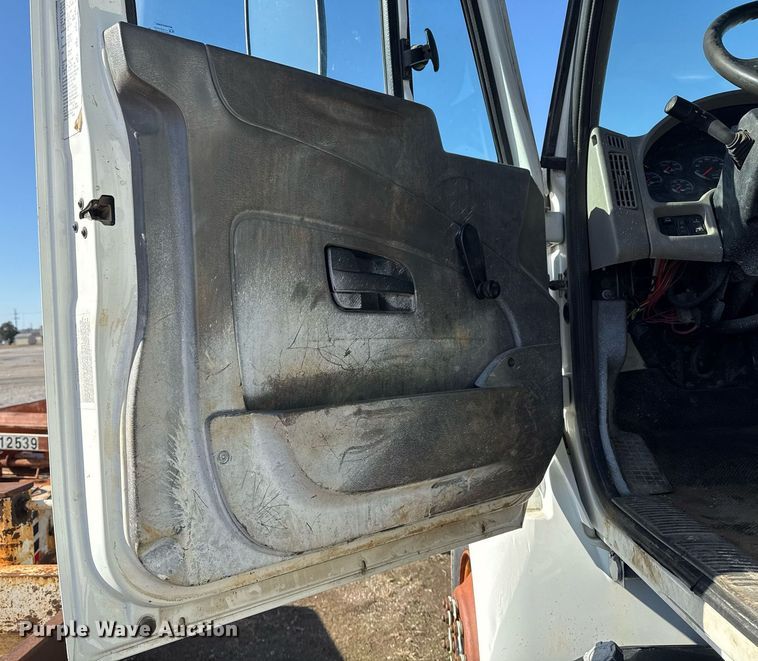 image for item EG7961 2009 International 4400 utility / service truck