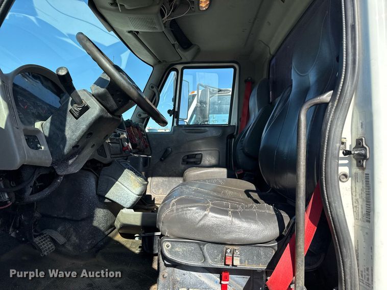 image for item EG7961 2009 International 4400 utility / service truck