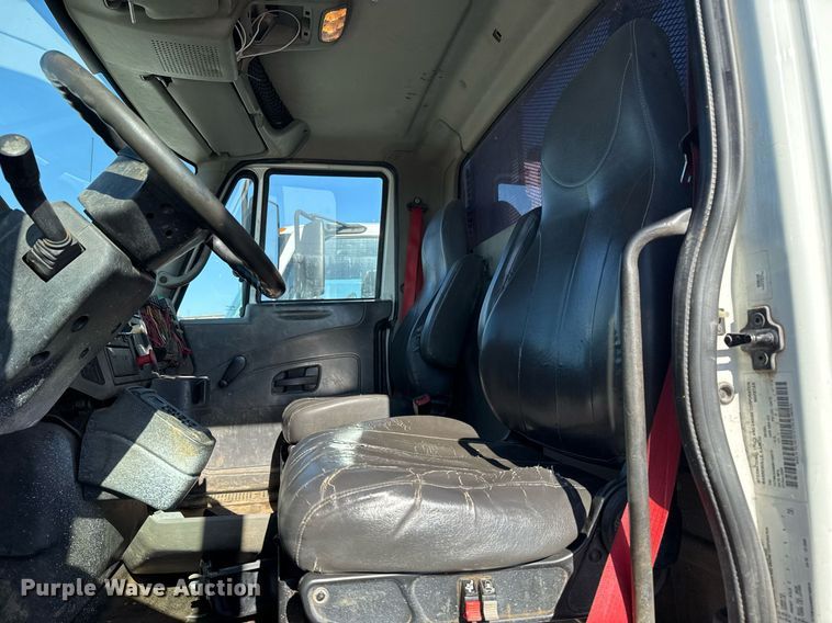 image for item EG7961 2009 International 4400 utility / service truck