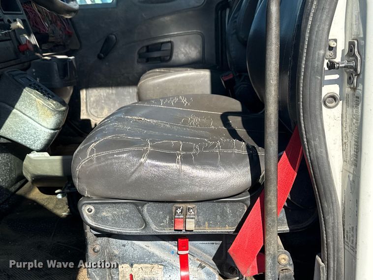 image for item EG7961 2009 International 4400 utility / service truck