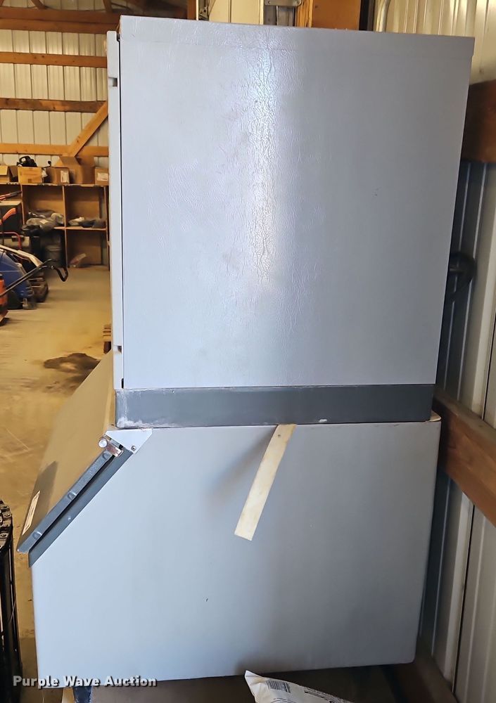 image for item EI8593 Scotsman ice machine