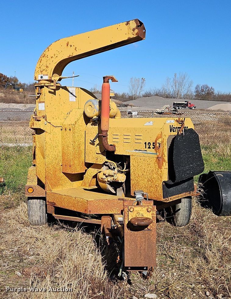 image for item EI8596 1994 Vermeer 1250BC wood chipper