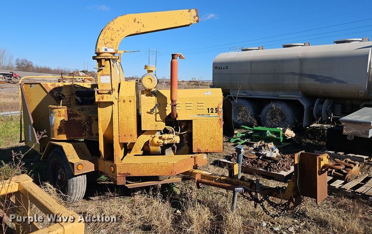 image for item EI8596 1994 Vermeer 1250BC wood chipper