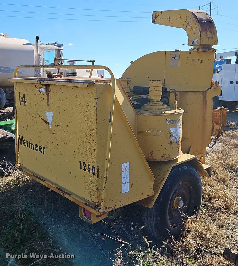 image for item EI8596 1994 Vermeer 1250BC wood chipper