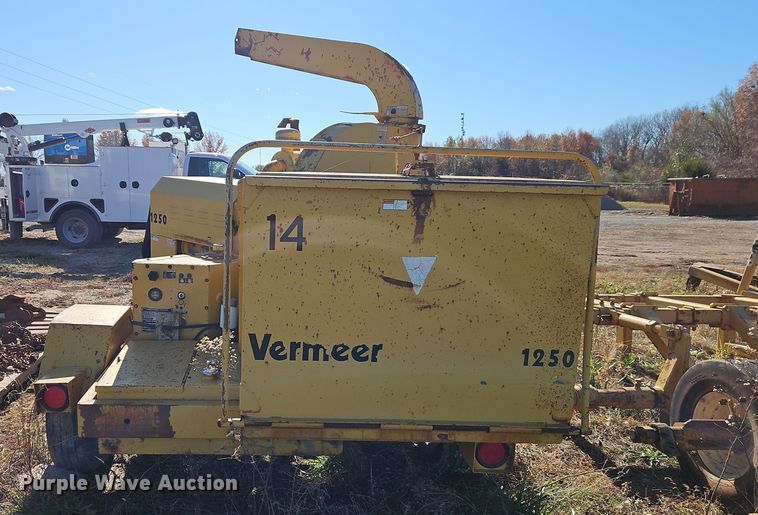 image for item EI8596 1994 Vermeer 1250BC wood chipper