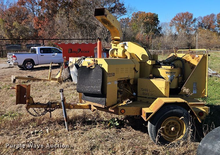image for item EI8596 1994 Vermeer 1250BC wood chipper