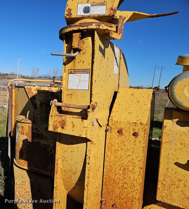 image for item EI8596 1994 Vermeer 1250BC wood chipper