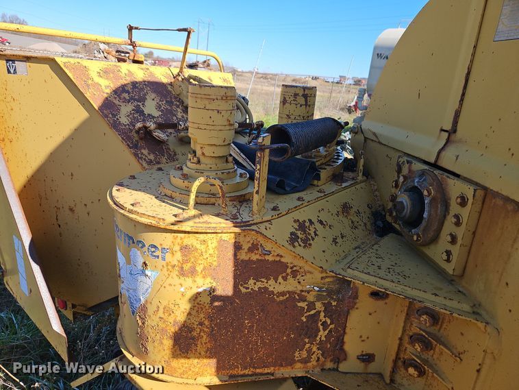 image for item EI8596 1994 Vermeer 1250BC wood chipper