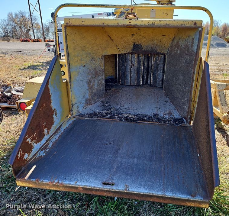 image for item EI8596 1994 Vermeer 1250BC wood chipper