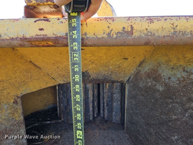 image for item EI8596 1994 Vermeer 1250BC wood chipper