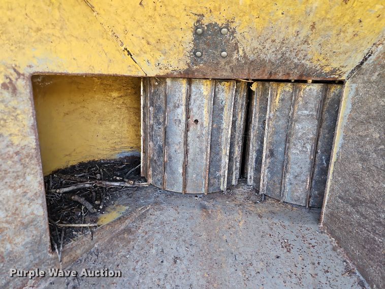 image for item EI8596 1994 Vermeer 1250BC wood chipper