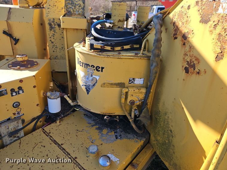 image for item EI8596 1994 Vermeer 1250BC wood chipper