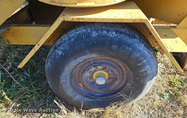 image for item EI8596 1994 Vermeer 1250BC wood chipper