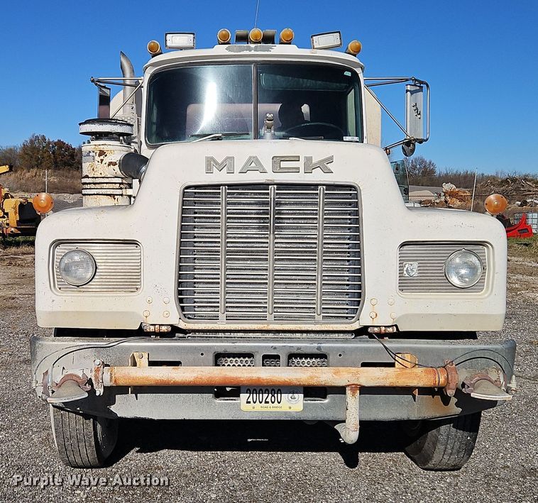 image for item EI8598 1988 Mack R688ST water truck