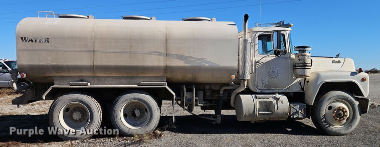 image for item EI8598 1988 Mack R688ST water truck