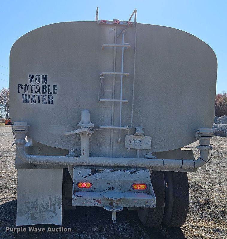 image for item EI8598 1988 Mack R688ST water truck