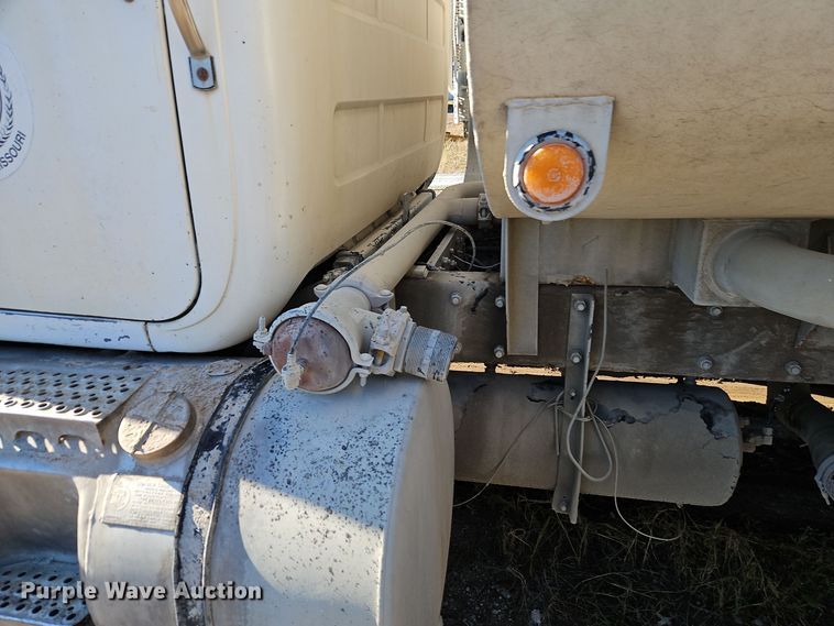 image for item EI8598 1988 Mack R688ST water truck