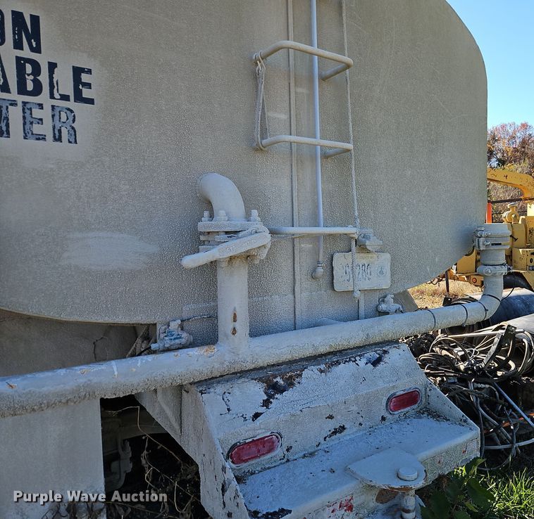 image for item EI8598 1988 Mack R688ST water truck