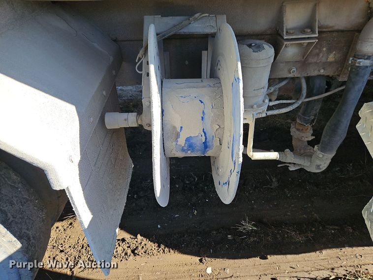 image for item EI8598 1988 Mack R688ST water truck