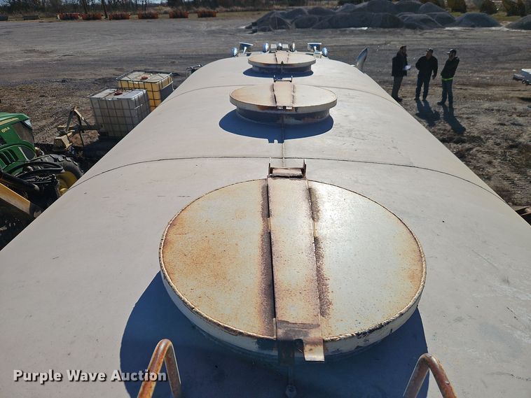 image for item EI8598 1988 Mack R688ST water truck