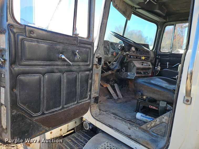 image for item EI8598 1988 Mack R688ST water truck