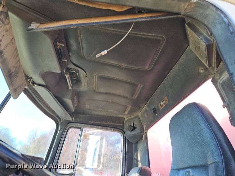 image for item EI8598 1988 Mack R688ST water truck