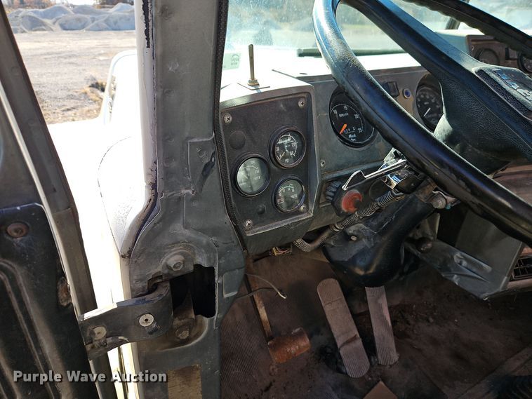 image for item EI8598 1988 Mack R688ST water truck