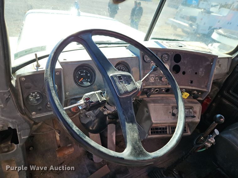 image for item EI8598 1988 Mack R688ST water truck