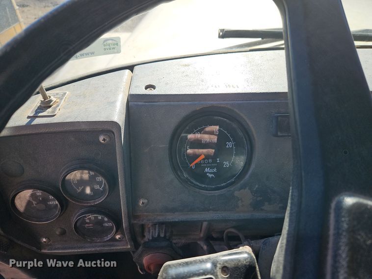 image for item EI8598 1988 Mack R688ST water truck