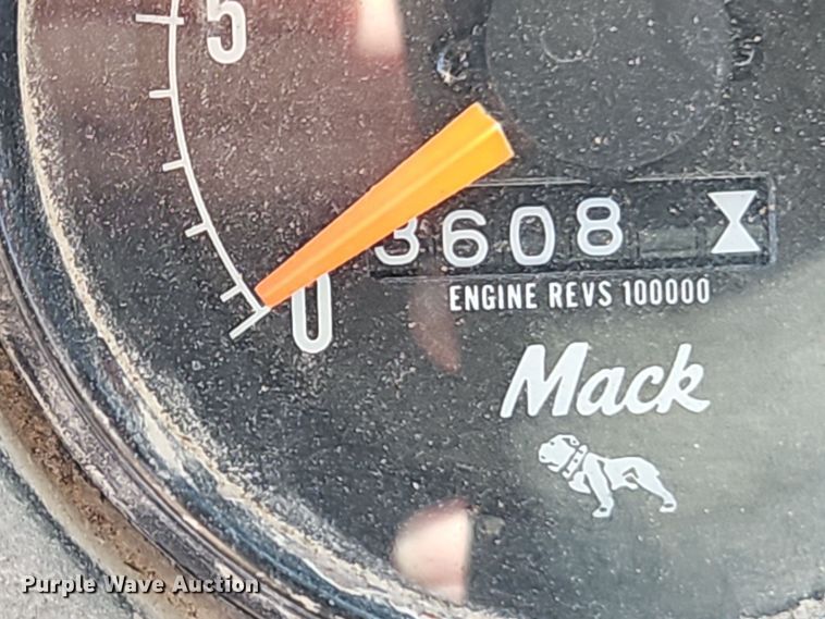 image for item EI8598 1988 Mack R688ST water truck