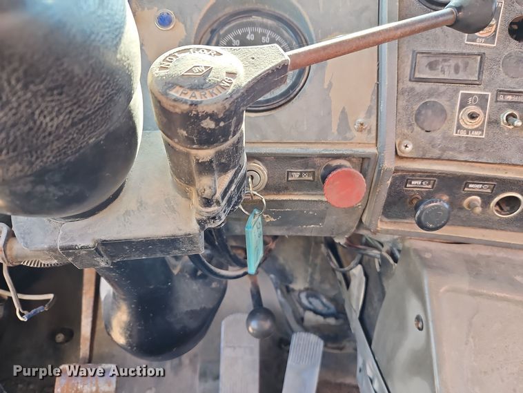 image for item EI8598 1988 Mack R688ST water truck