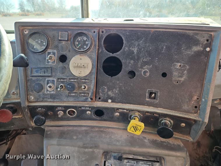 image for item EI8598 1988 Mack R688ST water truck