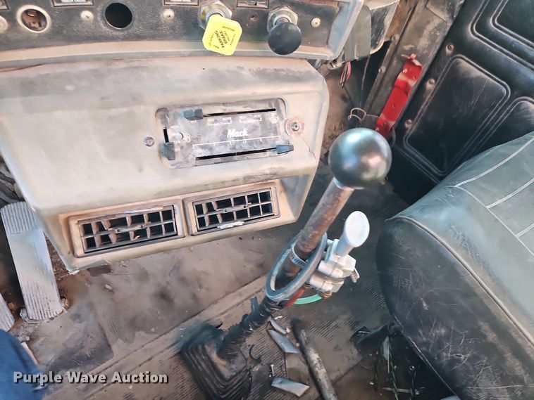 image for item EI8598 1988 Mack R688ST water truck