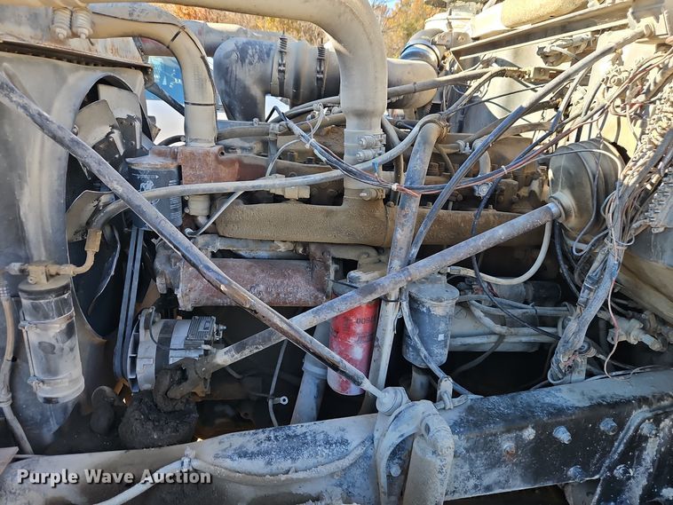 image for item EI8598 1988 Mack R688ST water truck