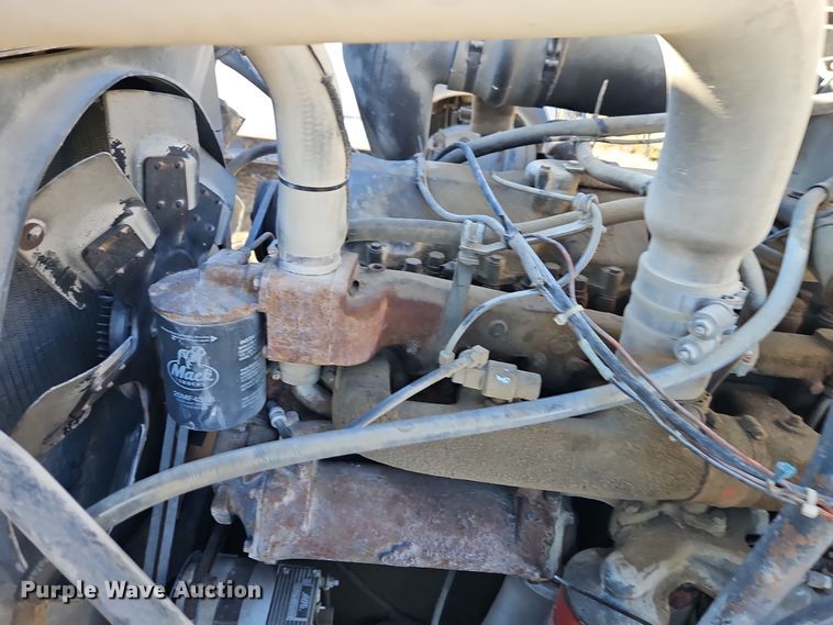 image for item EI8598 1988 Mack R688ST water truck