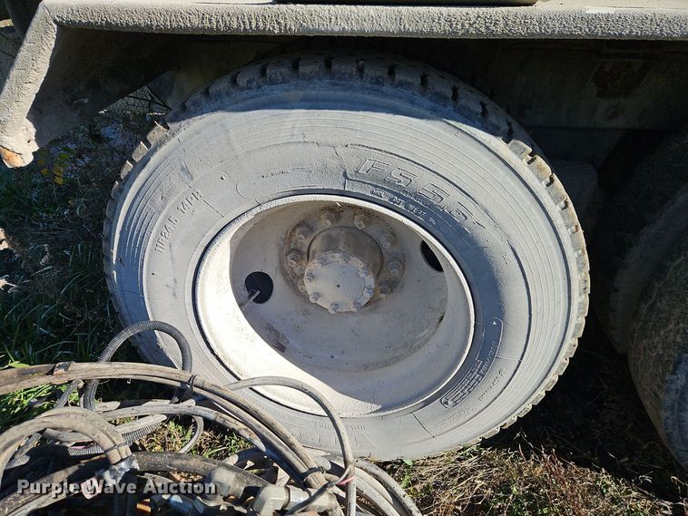 image for item EI8598 1988 Mack R688ST water truck