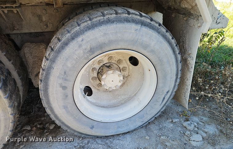 image for item EI8598 1988 Mack R688ST water truck