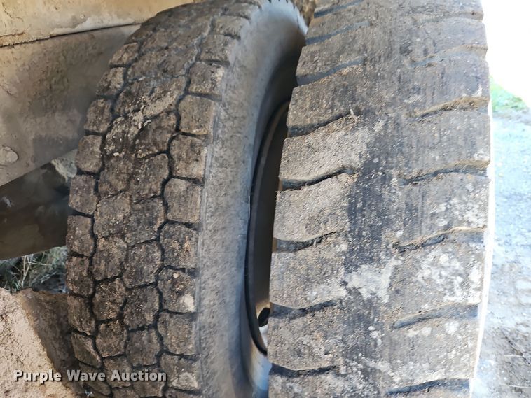 image for item EI8598 1988 Mack R688ST water truck