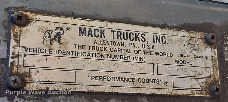 image for item EI8598 1988 Mack R688ST water truck