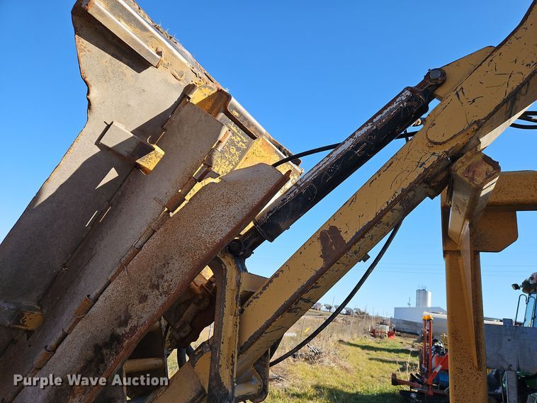 image for item EI8599 2013 John Deere 6115R MFWD tractor