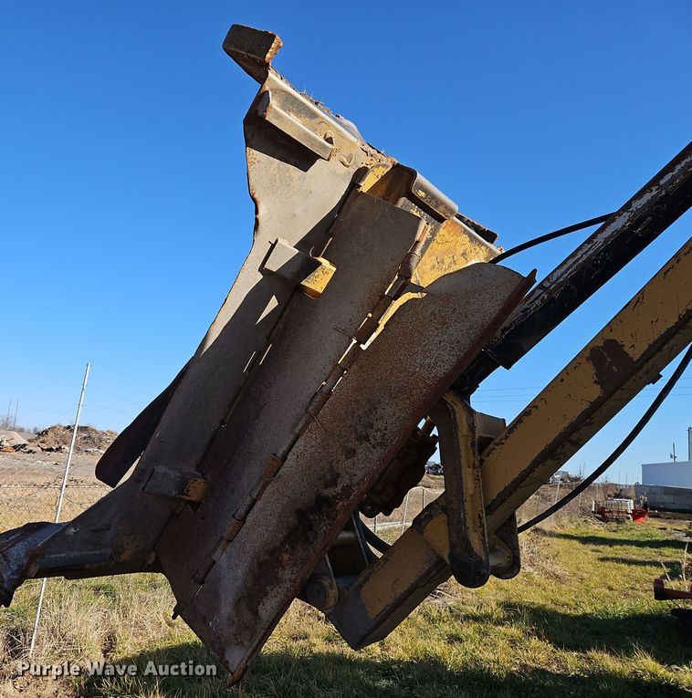 image for item EI8599 2013 John Deere 6115R MFWD tractor