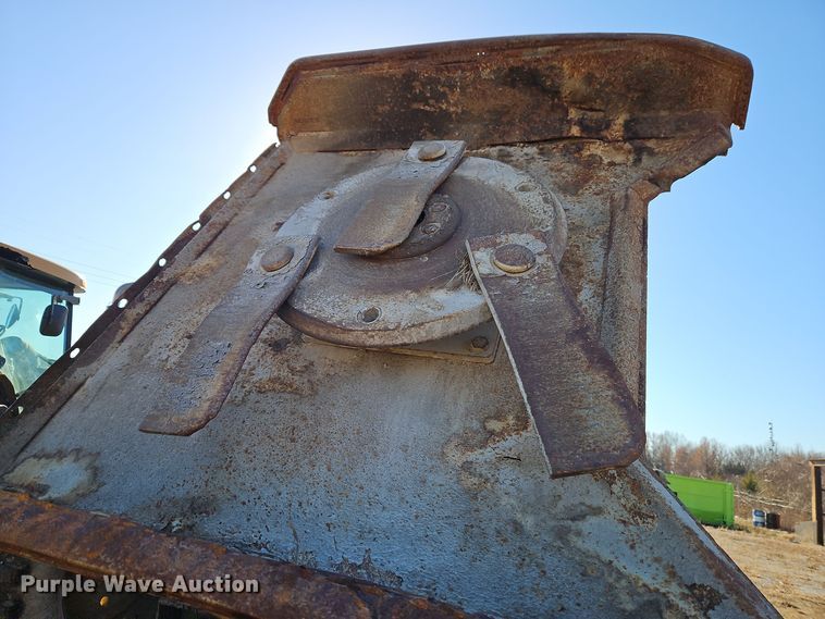 image for item EI8599 2013 John Deere 6115R MFWD tractor